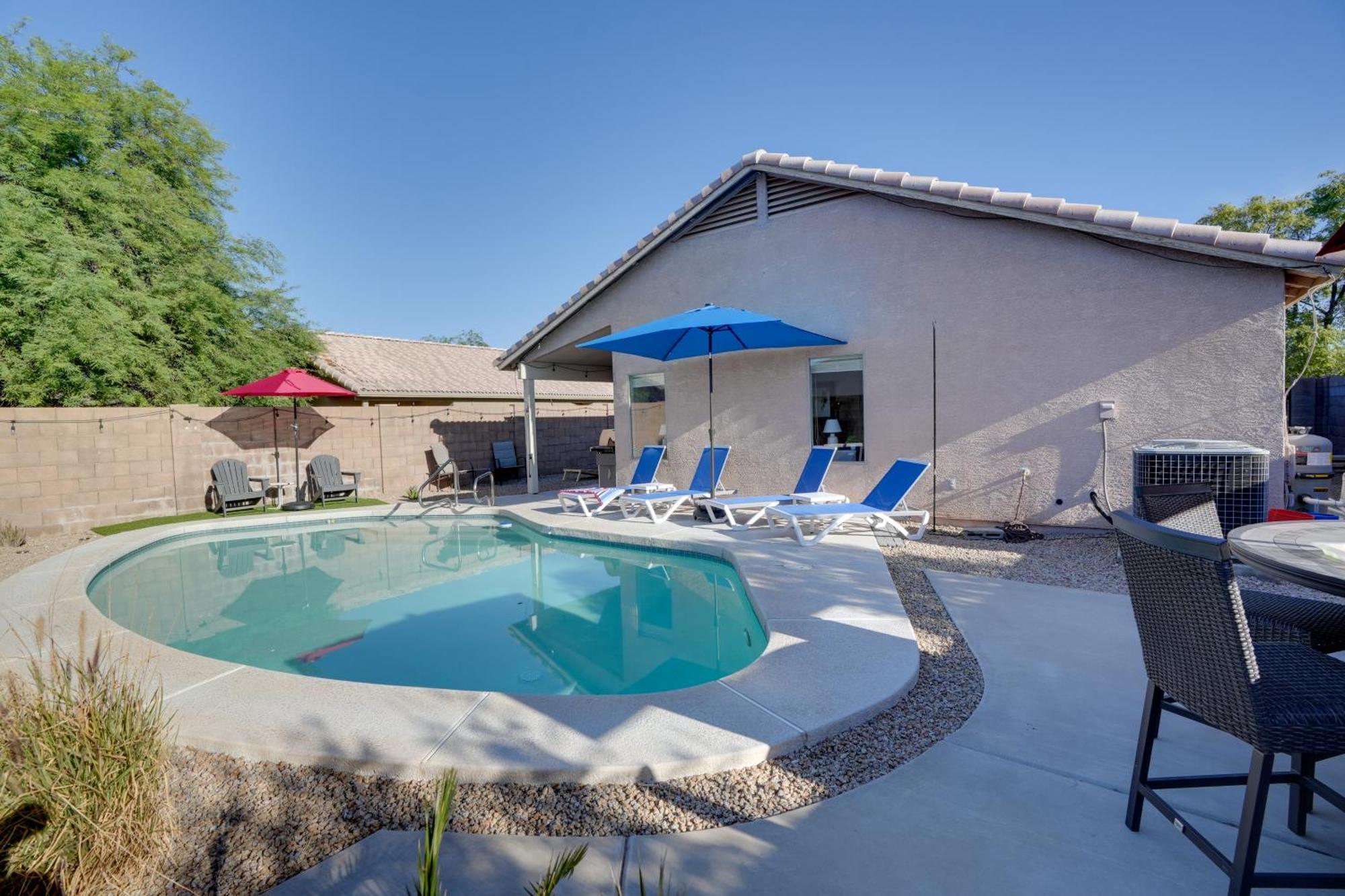 Sunny Surprise Getaway With Private Yard And Pool Exterior foto