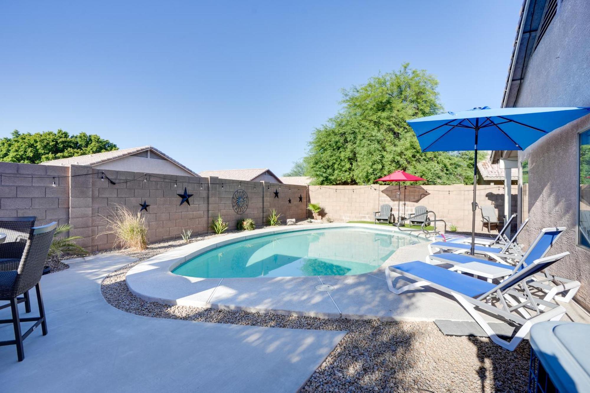 Sunny Surprise Getaway With Private Yard And Pool Exterior foto