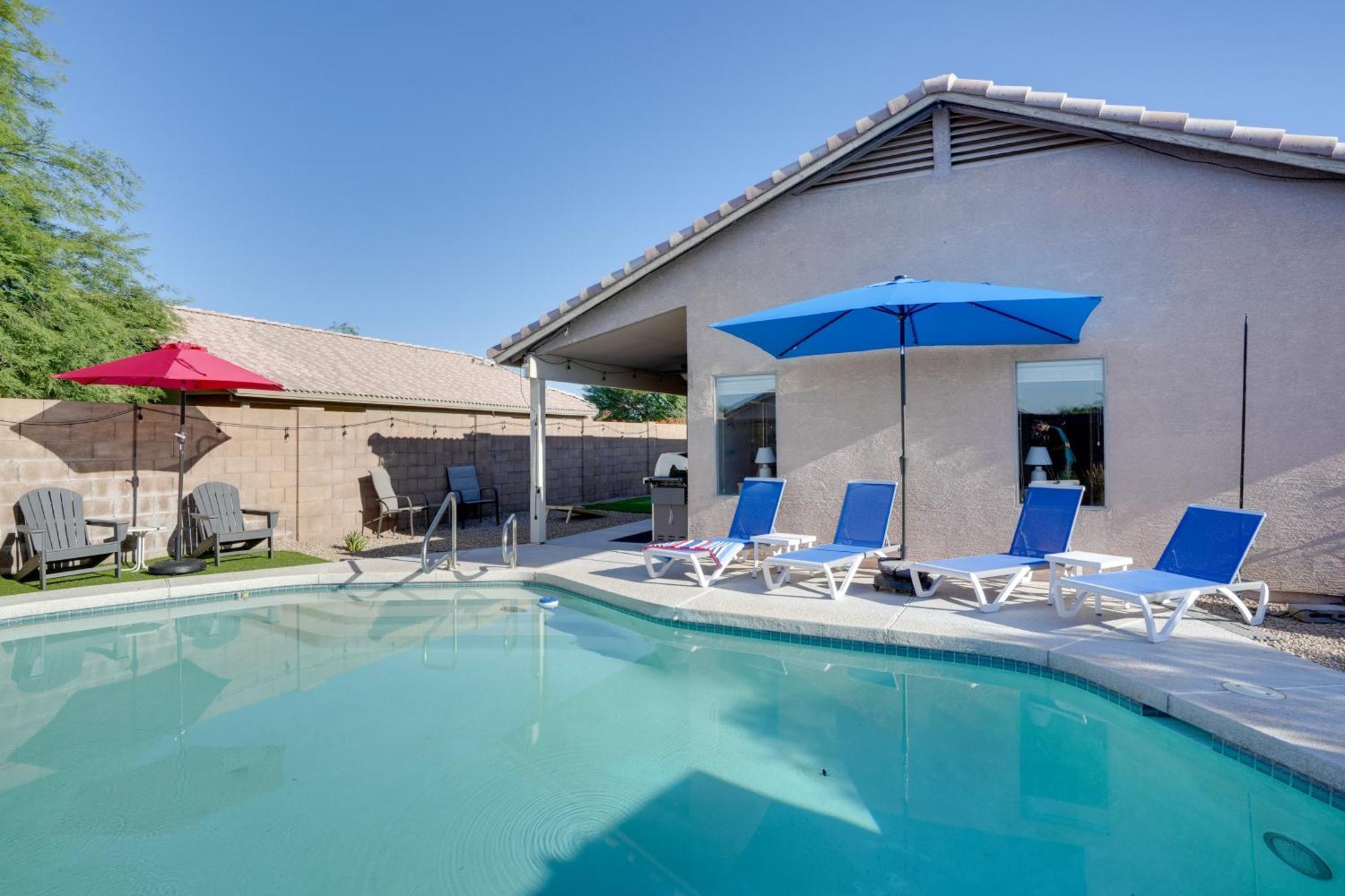 Sunny Surprise Getaway With Private Yard And Pool Exterior foto